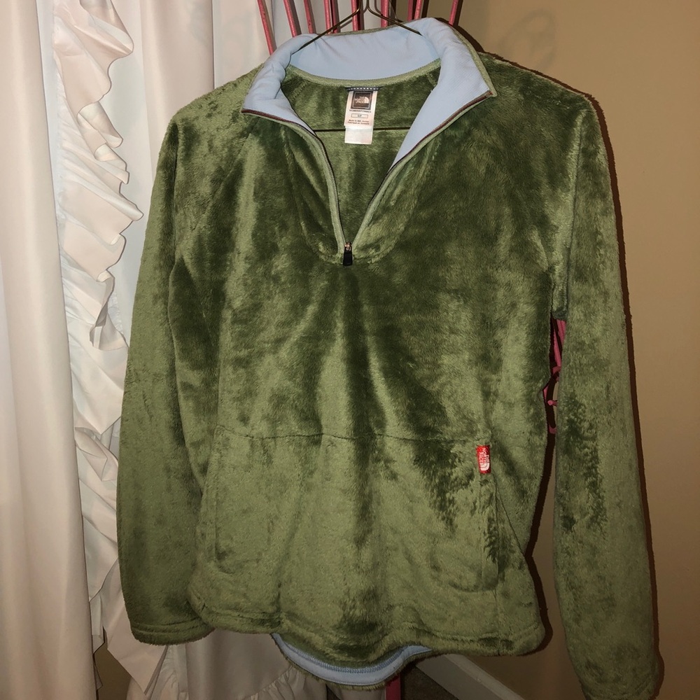 New Northface  fuzzy pullover